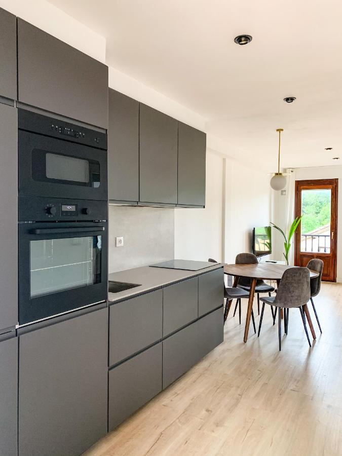 Acogedor Apartamento Con Terraza Y Parking Publico En コミージャス エクステリア 写真